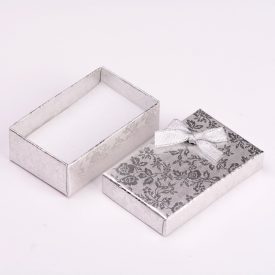   Ezüst Virágos Masnis Díszdoboz Ékszerdoboz Ajándékdoboz 8,3x5,3x2,7cm