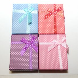   Piros Színű Pöttyös Díszdoboz Ékszerdoboz Ajándékdoboz 9x7x2,6cm