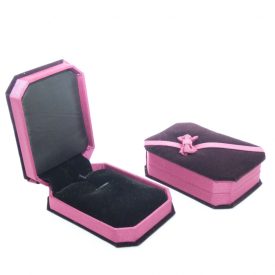   Bíbor Plüss Díszdoboz Ékszerdoboz Ajándékdoboz 7,2x10x3,2cm