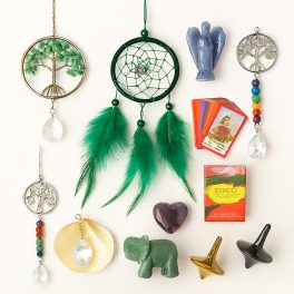 Dísztárgyak (Buddha, Elefánt, Diótörő, Ásvány Figura, Szerencsefa)