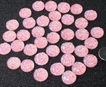   Druzy Műgyanta Szivárványos Rózsaszín Színű (42) Kaboson 10mm