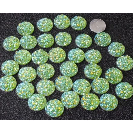 Druzy Műgyanta Szivárványos Zöld Színű (44) Kaboson 10mm