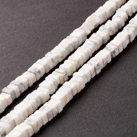 Howlit Lapos Kocka Ásványgyöngy 6x1-3mm