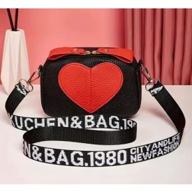   Fekete Piros Szíves (8) Műbőr Válltáska Kistáska 13x17cm