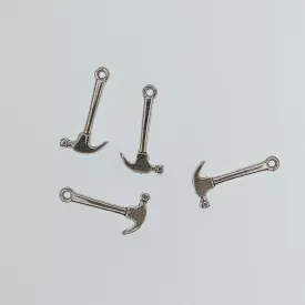   Ezüst Színű Ács Kőműves Kalapács Szerszám Medál 21,5x10mm