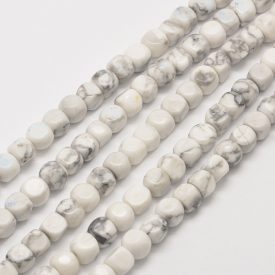 Howlit Kocka Ásványgyöngy 8x8mm