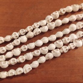 Szintetikus Howlit Koponya Ásványgyöngy 7x6x8mm