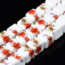Piros Virágos Fehér Porcelán Kocka Gyöngy 9x9x9mm 