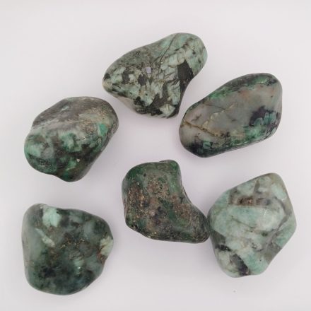 Smaragd Ásvány Marokkő ~40-50x30-40x20-35mm