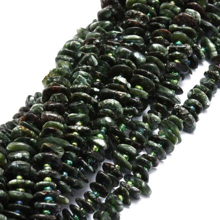 Szerpentin (2) Ásványtörmelék Splitter Gyöngyfüzér 7-12x9-15x1-5mm